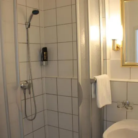 Kraeme Am Roemer - Self Check In 3*